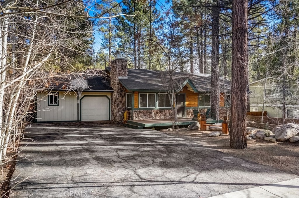 view of front of house featuring a garage