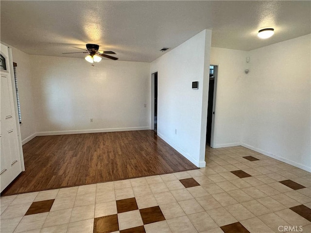 unfurnished room with a textured ceiling and ceiling fan