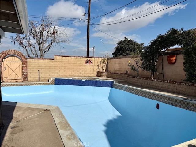 view of swimming pool