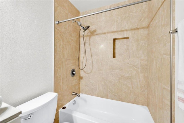 bathroom with tiled shower / bath and toilet