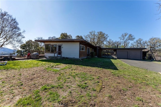 exterior space featuring a yard