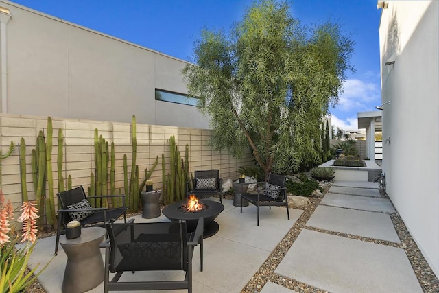 view of patio featuring an outdoor fire pit