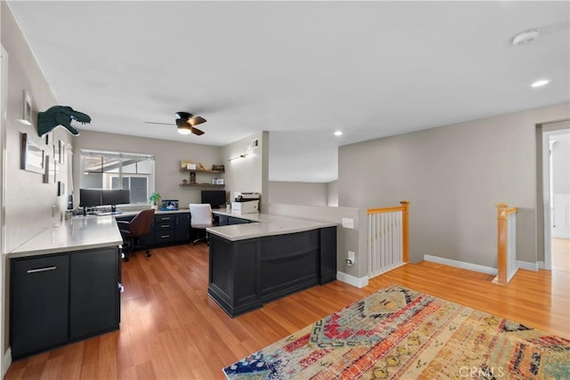 kitchen featuring light hardwood / wood-style floors, kitchen peninsula, and ceiling fan