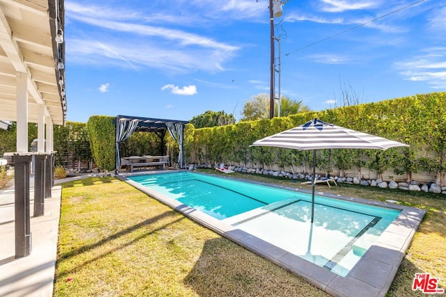 view of swimming pool with a lawn