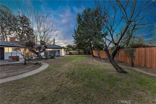 view of yard at dusk