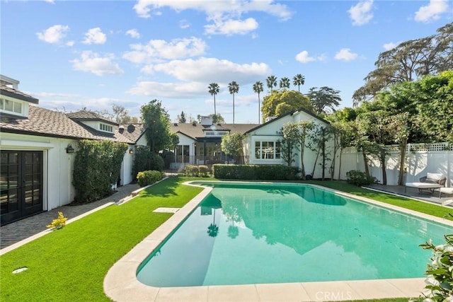 view of swimming pool featuring a lawn