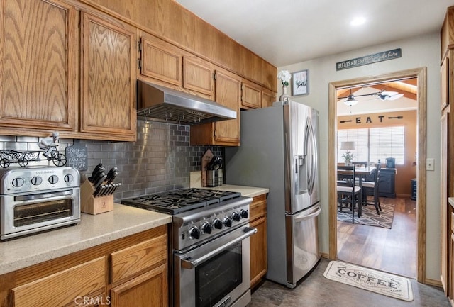 kitchen with ceiling fan, stainless steel appliances, and backsplash