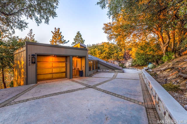 view of front facade featuring a garage