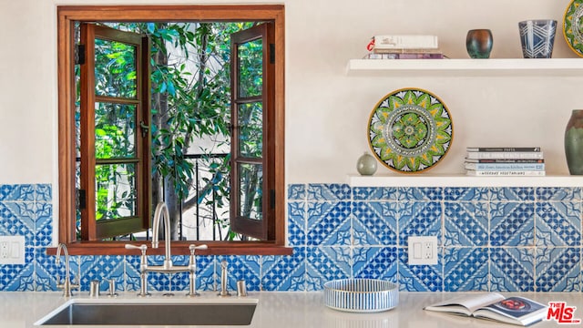 bathroom featuring sink