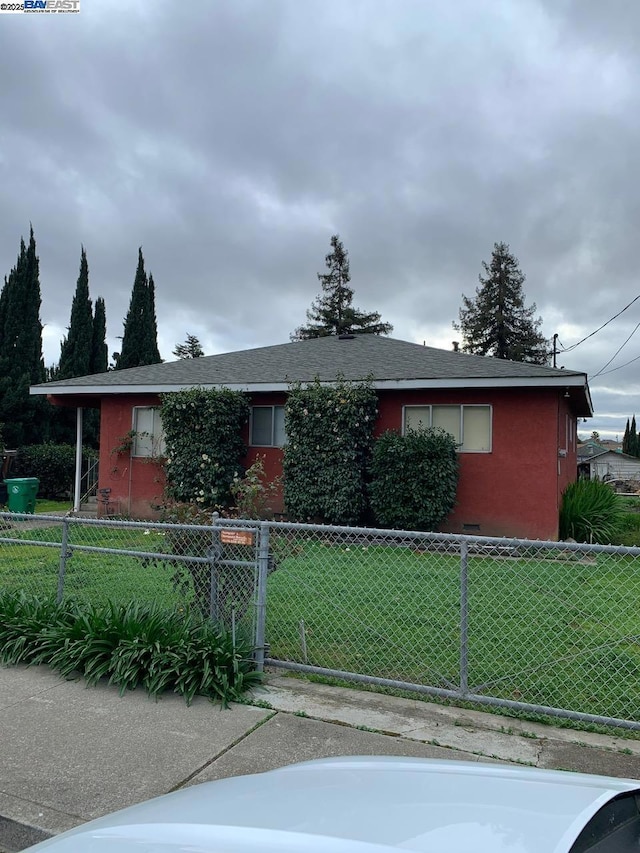 ranch-style home with a front lawn