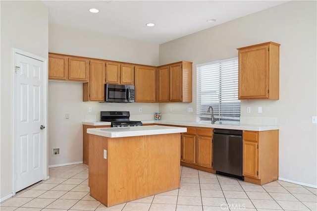 kitchen with stainless steel appliances, a center island, sink, and light tile patterned floors