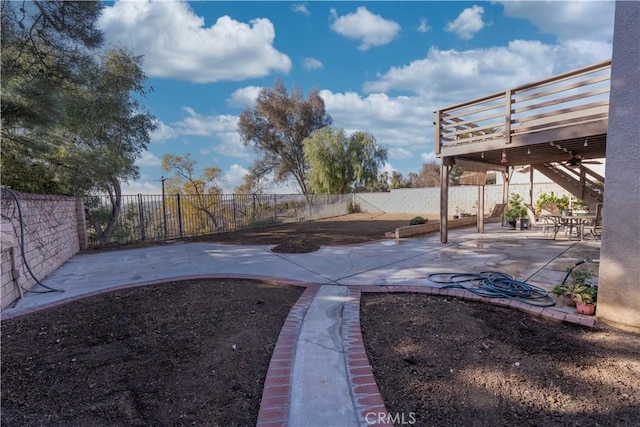 view of yard with a patio area