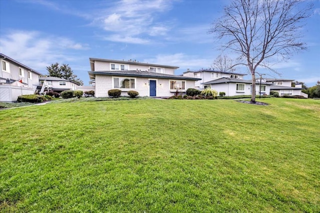 view of front facade featuring a front yard