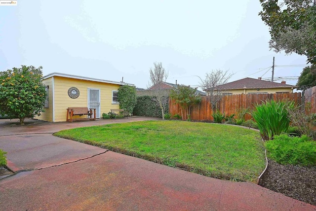 view of yard with a patio area