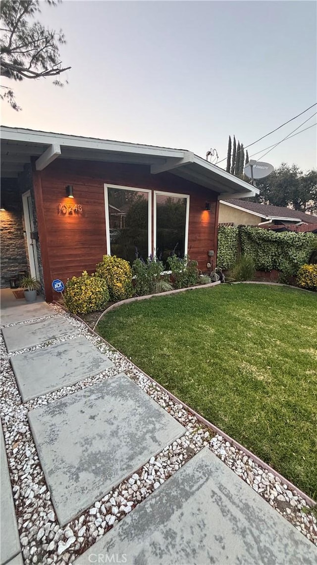 view of front of home with a front lawn