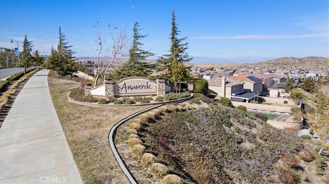 surrounding community featuring a mountain view