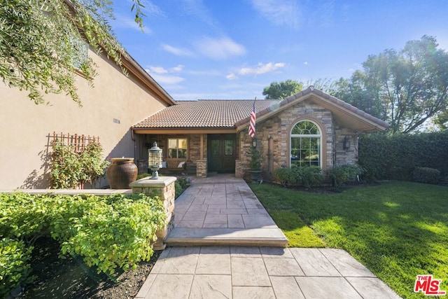 view of front of property with a front lawn