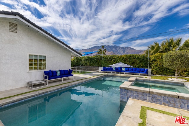 view of swimming pool featuring an in ground hot tub, a mountain view, outdoor lounge area, and a patio