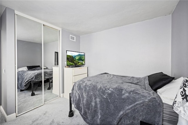 bedroom featuring carpet floors and a closet