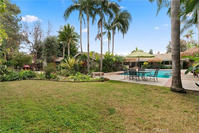 view of yard featuring a patio