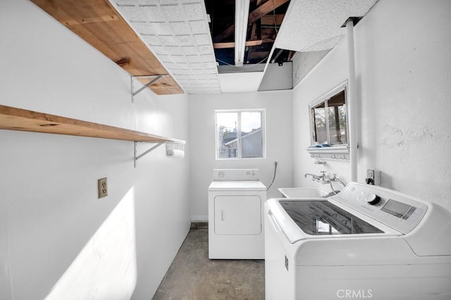 laundry room with sink and independent washer and dryer