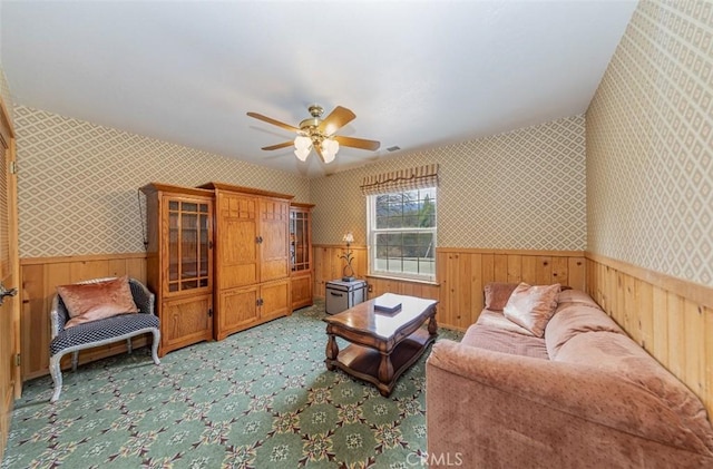 carpeted living room with ceiling fan