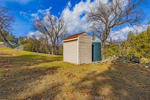 view of outdoor structure with a yard