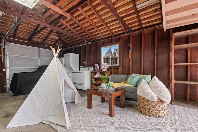 garage with washing machine and clothes dryer