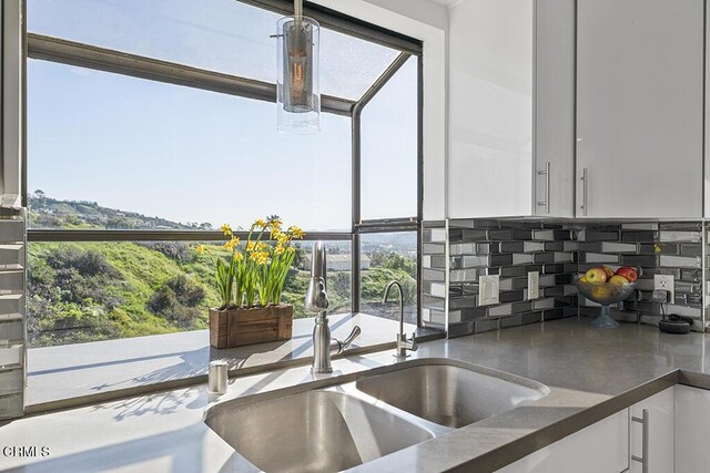 542 San Clemente Way, Camarillo, CA 93010 - kitchen featuring backsplash, white cabinetry, and dark countertops