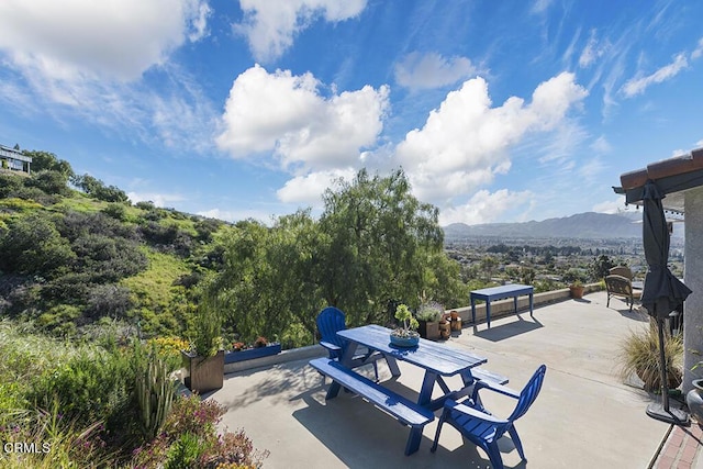 542 San Clemente Way, Camarillo, CA 93010 - view of patio / terrace featuring a mountain view and outdoor dining space