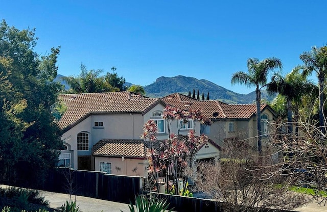 view of front of house featuring a mountain view