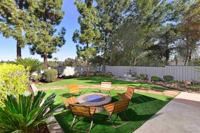 view of yard featuring a patio