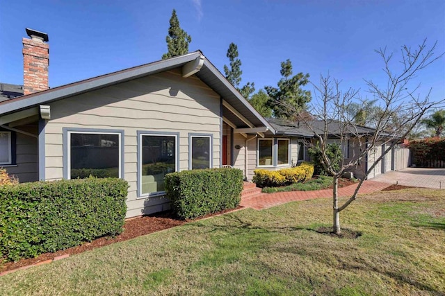 view of front facade with a garage and a front yard