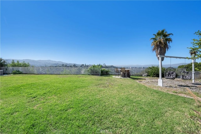 view of yard with a mountain view