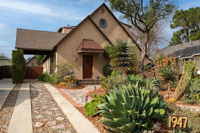 view of front of property