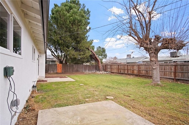 view of yard with a patio