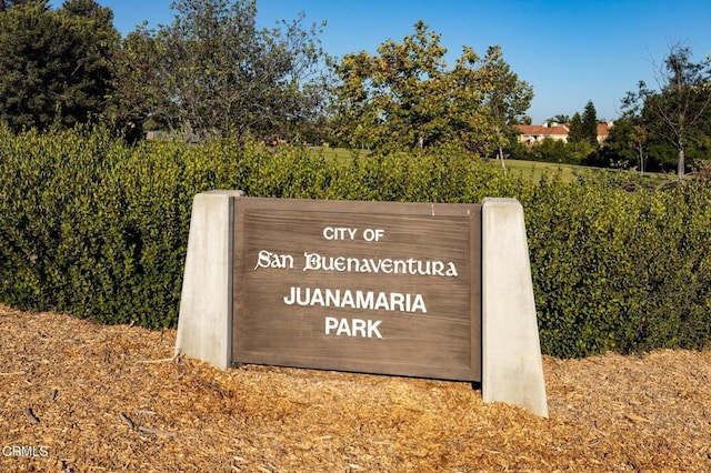 view of community / neighborhood sign