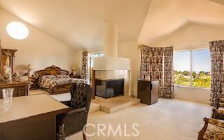 bedroom with vaulted ceiling