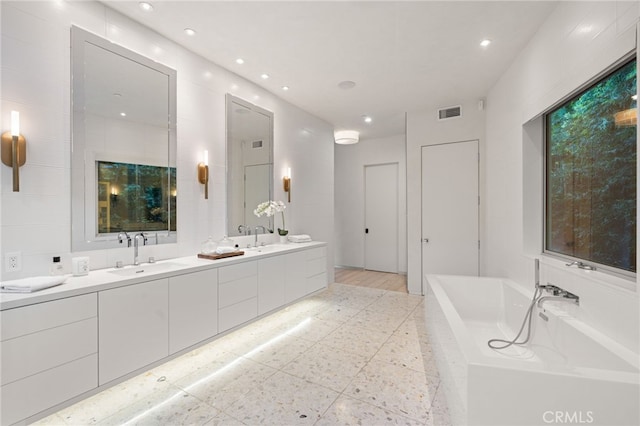 4727 Alonzo Ave, Encino, CA 91316 - bathroom featuring vanity and a bathing tub