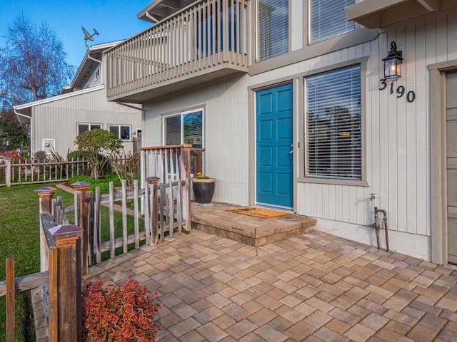 property entrance with a balcony