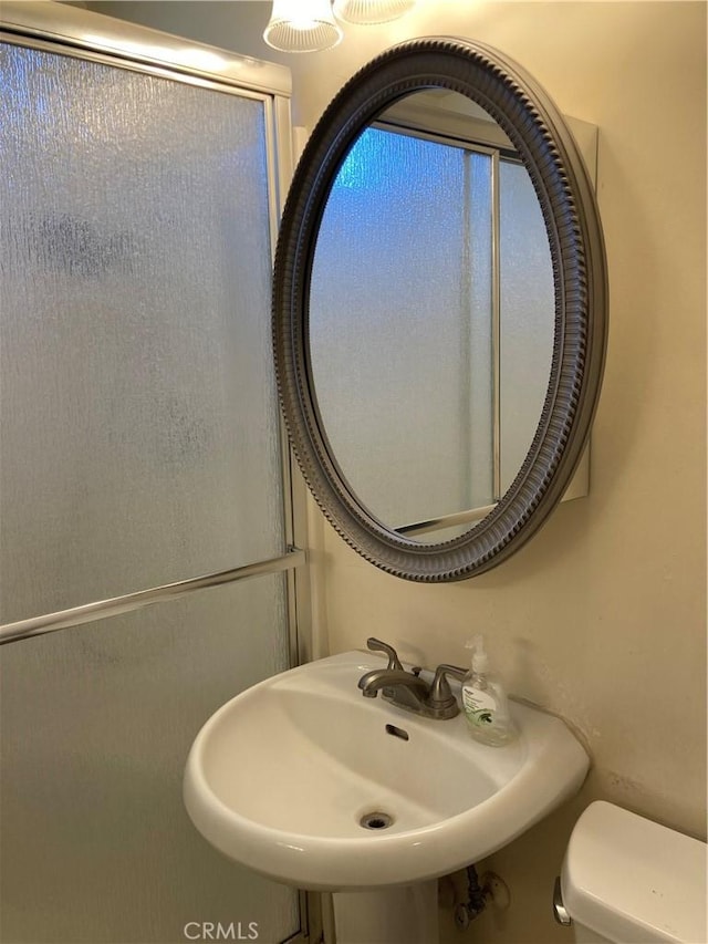 bathroom featuring toilet and sink