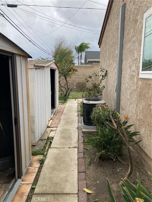 view of yard with cooling unit and a shed