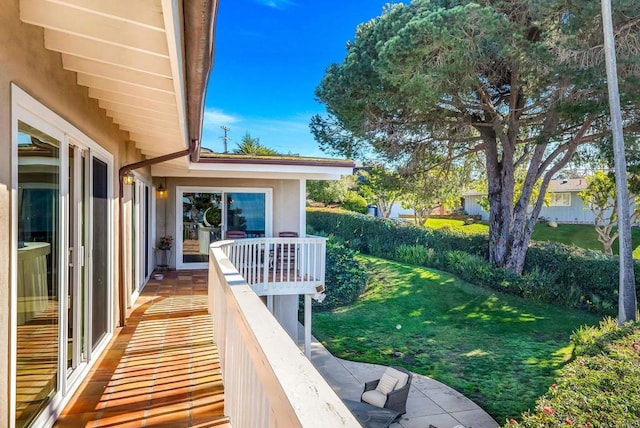 6130 Terryhill Dr, La Jolla, CA 92037 - view of grassy yard
