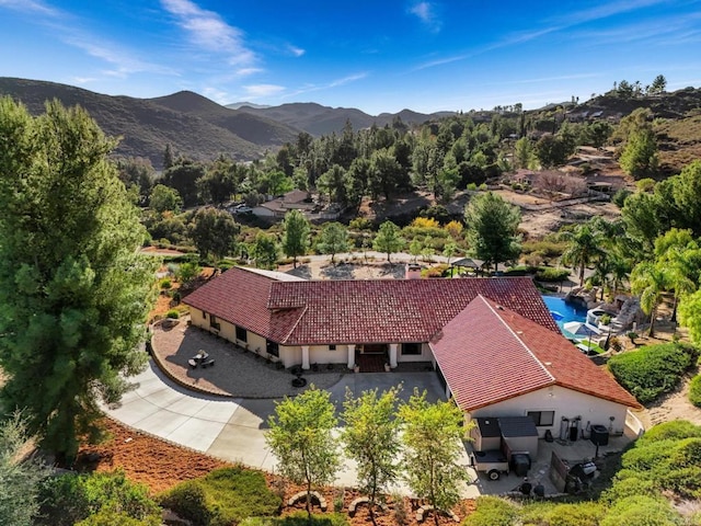 bird's eye view featuring a mountain view