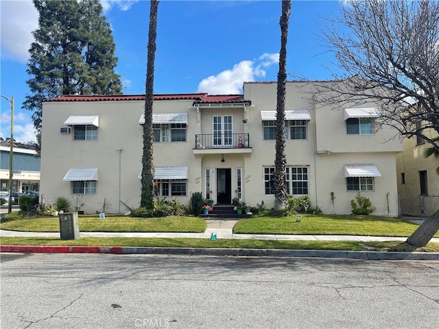 view of front of house featuring a front yard