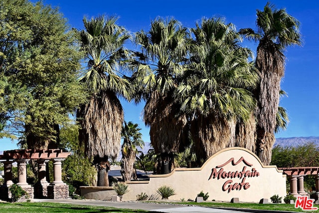 view of community / neighborhood sign