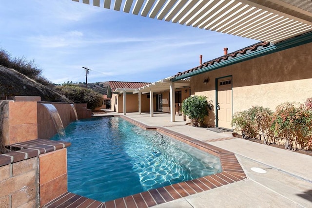 view of pool featuring a pergola, a patio area, and pool water feature