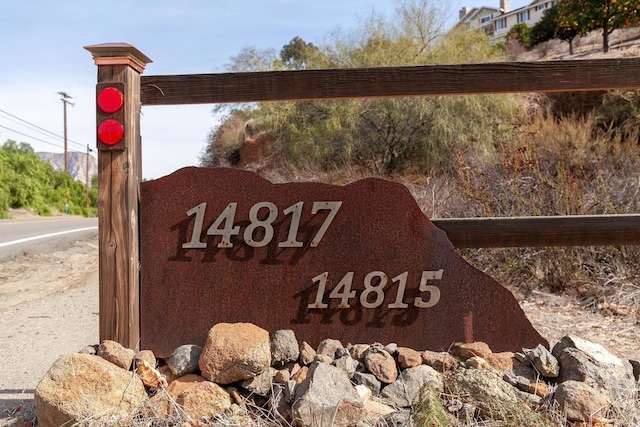 view of community / neighborhood sign