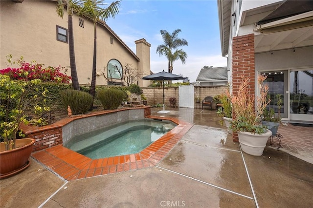 view of pool with an in ground hot tub and a patio area