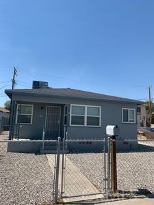 view of front of property with a fenced front yard